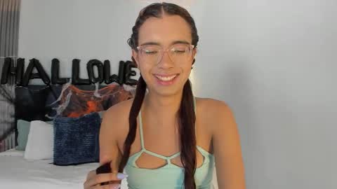 Snapshot of sarasaenz_99 chatting on October 2025 08:11:02 PM Sara online show from October 2025 08:11:02 PM