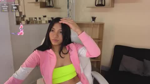 Snapshot of saray_reyes chatting on October 2025 12:09:01 PM Saray Say hi in the chat online show from October 2025 12:09:01 PM