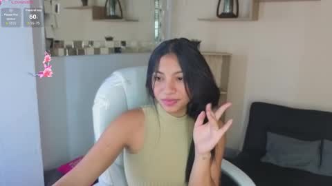 Snapshot of saray_reyes chatting on November 2025 12:18:02 PM Saray Say hi in the chat online show from November 2025 12:18:02 PM