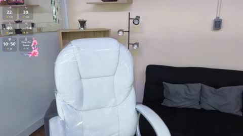 Snapshot of saray_reyes chatting on November 2025 12:06:02 PM Saray Say hi in the chat online show from November 2025 12:06:02 PM