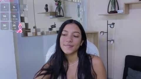 Snapshot of saray_reyes chatting on November 2025 12:26:01 PM Saray Say hi in the chat online show from November 2025 12:26:01 PM