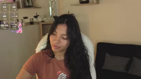 Snapshot of saray_reyes chatting on December 2025 11:48:01 AM Saray Say hi in the chat online show from December 2025 11:48:01 AM