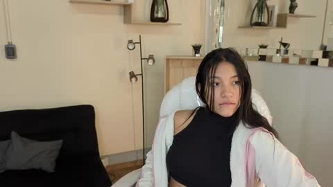 Snapshot of saray_reyes chatting on December 2025 12:09:01 PM Saray Say hi in the chat online show from December 2025 12:09:01 PM