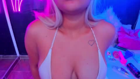 saraycooper_ online show from September 2025 04:01:02 AM