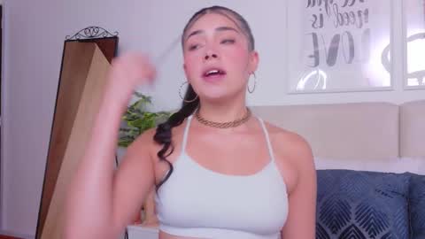 Sara online show from October 2025 09:42:02 PM