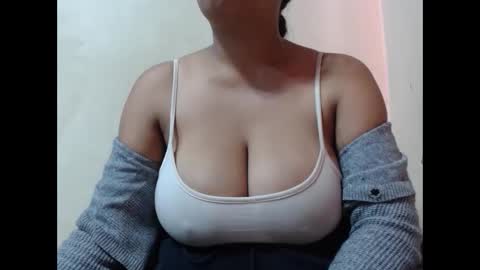 Snapshot of saronette chatting on October 2025 06:03:01 AM saronette online show from October 2025 06:03:01 AM