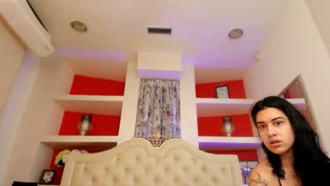 Sarra online show from November 2025 04:18:02 PM