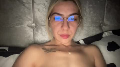 Snapshot of sarrah_rossy chatting on January 2025 01:10:01 AM Sarrah online show from January 2025 01:10:01 AM