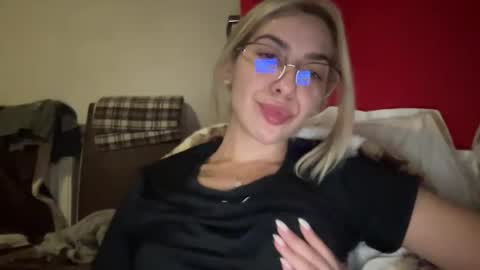 Snapshot of sarrah_rossy chatting on January 2025 12:27:01 AM Sarrah online show from January 2025 12:27:01 AM