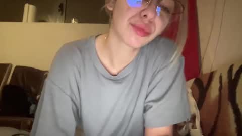 Snapshot of sarrah_rossy chatting on January 2025 12:03:01 AM Sarrah online show from January 2025 12:03:01 AM