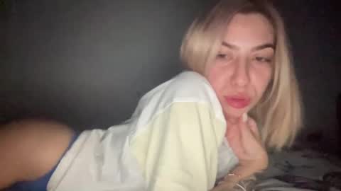 Snapshot of sarrah_rossy chatting on January 2025 04:27:02 AM Sarrah online show from January 2025 04:27:02 AM