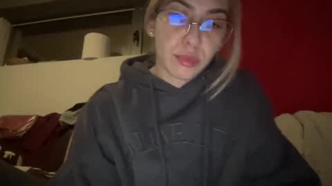 Snapshot of sarrah_rossy chatting on January 2025 09:20:01 PM Sarrah online show from January 2025 09:20:01 PM