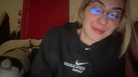 Snapshot of sarrah_rossy chatting on January 2025 09:07:01 PM Sarrah online show from January 2025 09:07:01 PM