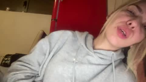 Snapshot of sarrah_rossy chatting on February 2025 12:27:02 AM Sarrah online show from February 2025 12:27:02 AM