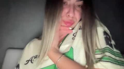 Snapshot of sarrah_rossy chatting on September 2025 09:25:02 PM Sarrah online show from September 2025 09:25:02 PM