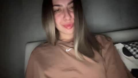 Snapshot of sarrah_rossy chatting on September 2025 09:36:01 PM Sarrah online show from September 2025 09:36:01 PM