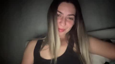 Snapshot of sarrah_rossy chatting on September 2025 09:26:01 PM Sarrah online show from September 2025 09:26:01 PM