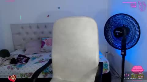 Sofia online show from October 2025 11:25:01 PM