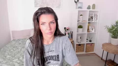 Sasha Miro online show from September 2025 02:00:02 AM