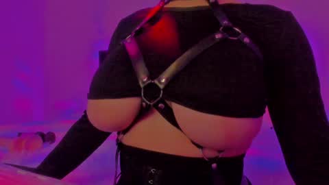   Sasha   online show from February 2025 01:33:01 AM