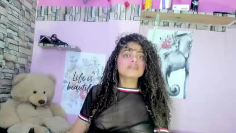 Snapshot of sashaduarte chatting on September 2025 02:06:01 PM sasha online show from September 2025 02:06:01 PM