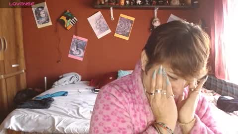 S A S H A R O S E online show from October 2025 12:14:01 PM