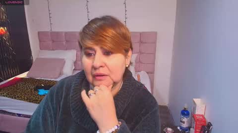 S A S H A R O S E online show from September 2025 12:06:01 PM