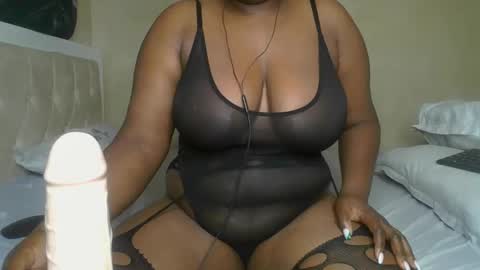 Snapshot of sassie_bee chatting on December 2024 11:34:02 PM sassie_bee online show from December 2024 11:34:02 PM