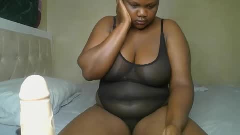 Snapshot of sassie_bee chatting on December 2024 12:02:01 AM sassie_bee online show from December 2024 12:02:01 AM