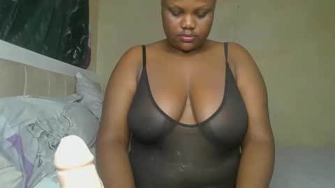 Snapshot of sassie_bee chatting on December 2024 03:21:02 AM sassie_bee online show from December 2024 03:21:02 AM