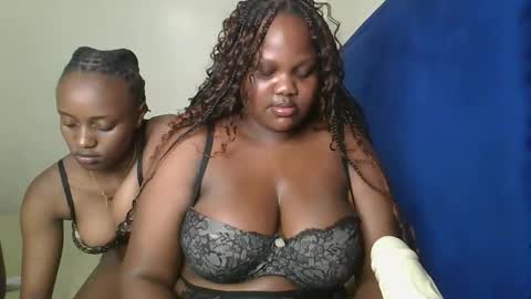 Snapshot of sassie_bee chatting on September 2025 06:09:01 PM sassie_bee online show from September 2025 06:09:01 PM