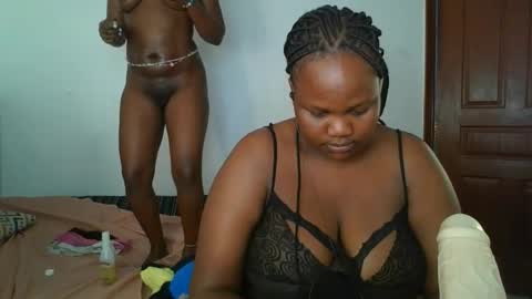 Snapshot of sassie_bee chatting on October 2025 01:12:02 PM sassie_bee online show from October 2025 01:12:02 PM