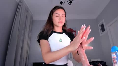 Ksenya online show from October 2025 01:17:02 AM