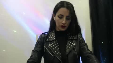 Nia online show from January 2025 12:43:02 AM