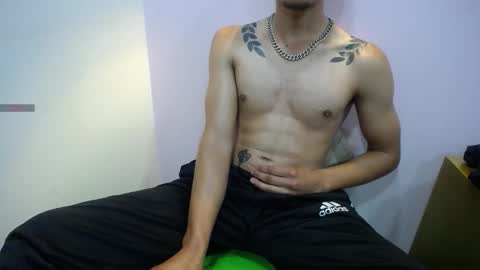 Snapshot of savagelover_ chatting on December 2025 05:48:01 AM SavageLover online show from December 2025 05:48:01 AM