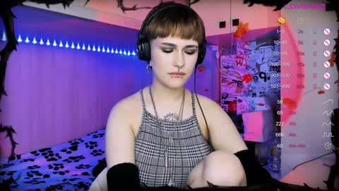 Snapshot of say_mary chatting on December 2024 07:37:01 AM pronoun she. name Mary. age 21. online show from December 2024 07:37:01 AM