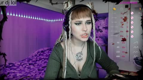 Snapshot of say_mary chatting on December 2024 03:59:02 PM pronoun she. name Mary. age 21. online show from December 2024 03:59:02 PM
