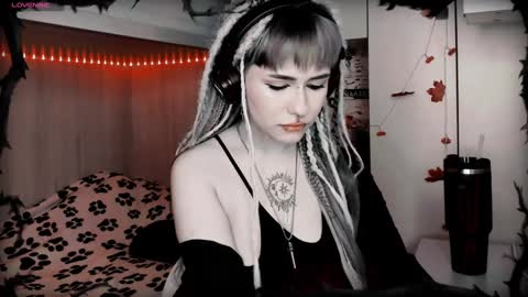 Snapshot of say_mary chatting on January 2025 03:29:02 PM pronoun she. name Mary. age 21. online show from January 2025 03:29:02 PM