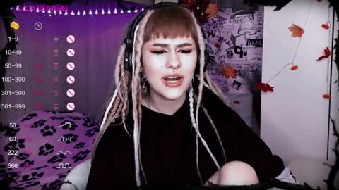 Snapshot of say_mary chatting on January 2025 11:30:01 PM pronoun she. name Mary. age 21. online show from January 2025 11:30:01 PM