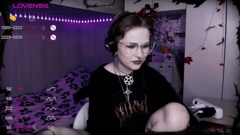 Snapshot of say_mary chatting on January 2025 12:11:01 AM pronoun she. name Mary. age 21. online show from January 2025 12:11:01 AM