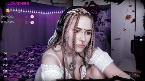 Snapshot of say_mary chatting on January 2025 06:44:01 PM pronoun she. name Mary. age 21. online show from January 2025 06:44:01 PM