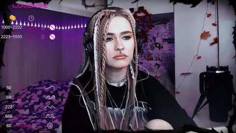 Snapshot of say_mary chatting on January 2025 09:33:02 AM pronoun she. name Mary. age 21. online show from January 2025 09:33:02 AM