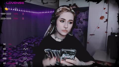 Snapshot of say_mary chatting on January 2025 12:39:02 PM pronoun she. name Mary. age 21. online show from January 2025 12:39:02 PM