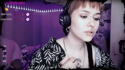 Snapshot of say_mary chatting on February 2025 03:59:02 PM pronoun she. name Mary. age 21. online show from February 2025 03:59:02 PM