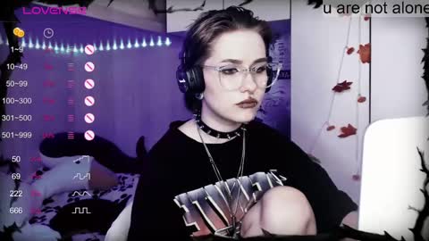 Snapshot of say_mary chatting on February 2025 06:08:02 PM pronoun she. name Mary. age 21. online show from February 2025 06:08:02 PM