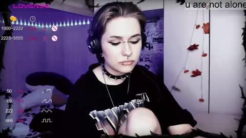 Snapshot of say_mary chatting on February 2025 09:21:02 PM pronoun she. name Mary. age 21. online show from February 2025 09:21:02 PM