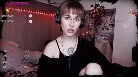 Snapshot of say_mary chatting on February 2025 03:16:02 PM pronoun she. name Mary. age 21. online show from February 2025 03:16:02 PM