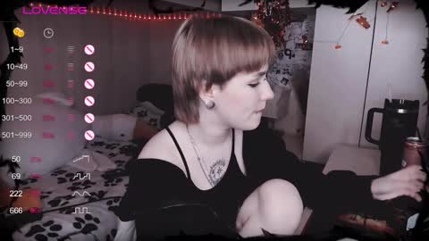 Snapshot of say_mary chatting on February 2025 09:27:02 PM pronoun she. name Mary. age 21. online show from February 2025 09:27:02 PM