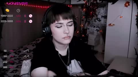 Snapshot of say_mary chatting on February 2025 04:48:02 PM pronoun she. name Mary. age 21. online show from February 2025 04:48:02 PM
