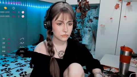 Snapshot of say_mary chatting on February 2025 03:20:01 PM pronoun she. name Mary. age 21. online show from February 2025 03:20:01 PM